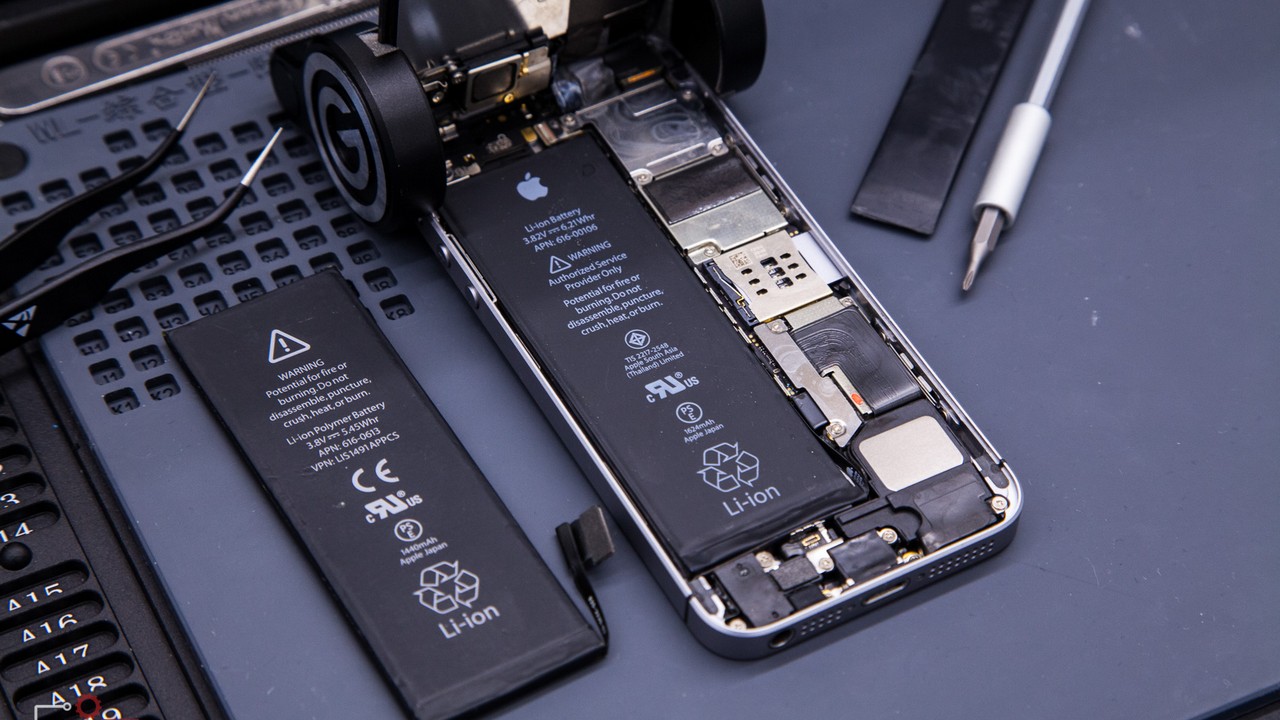 Thay pin iPhone chính hãng lấy liền tại TP.HCM – Nam Long Mobile & Nam Long Phụ Kiện