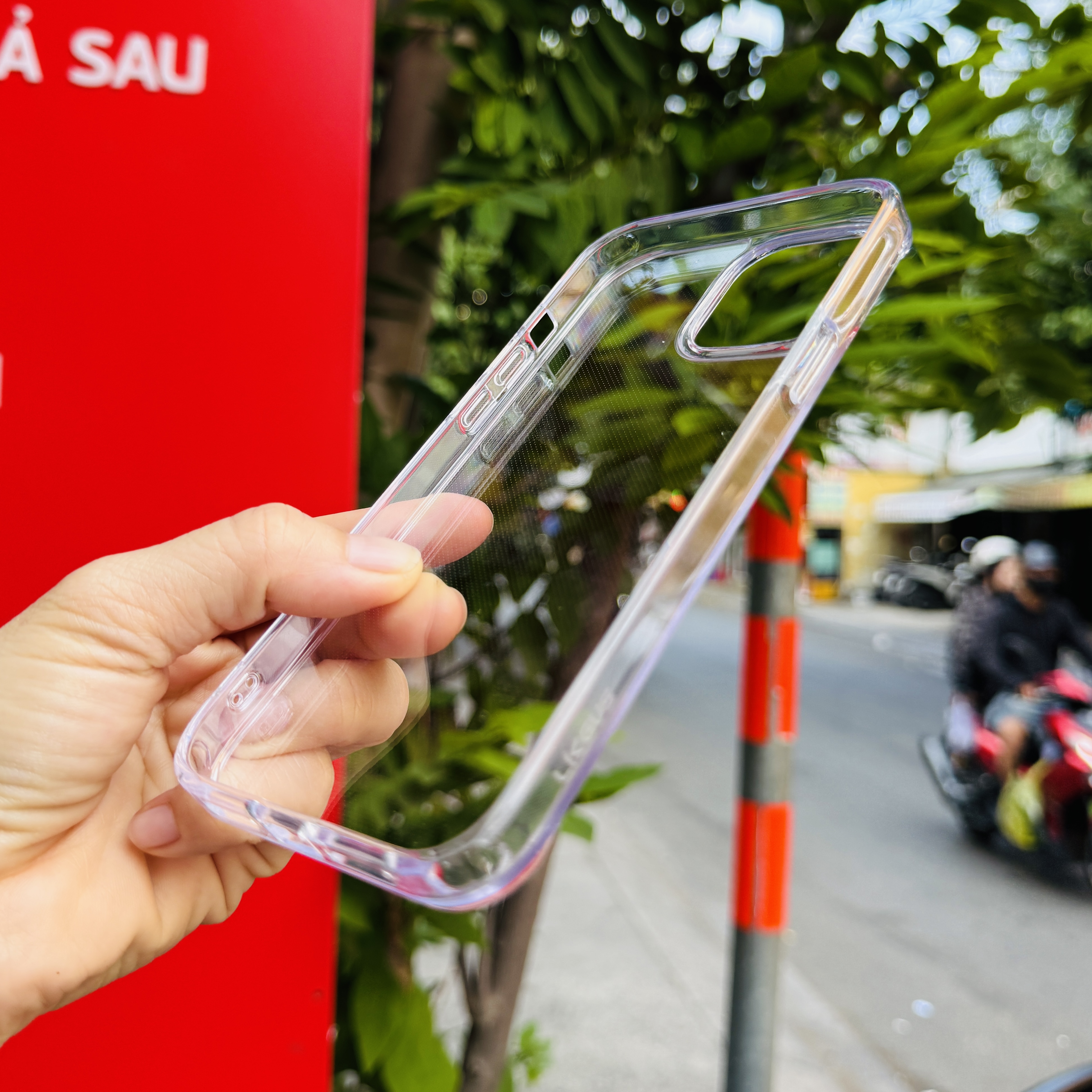 Ốp lưng iPhone 13 Pro Max Likgus trong suốt không ố vàng