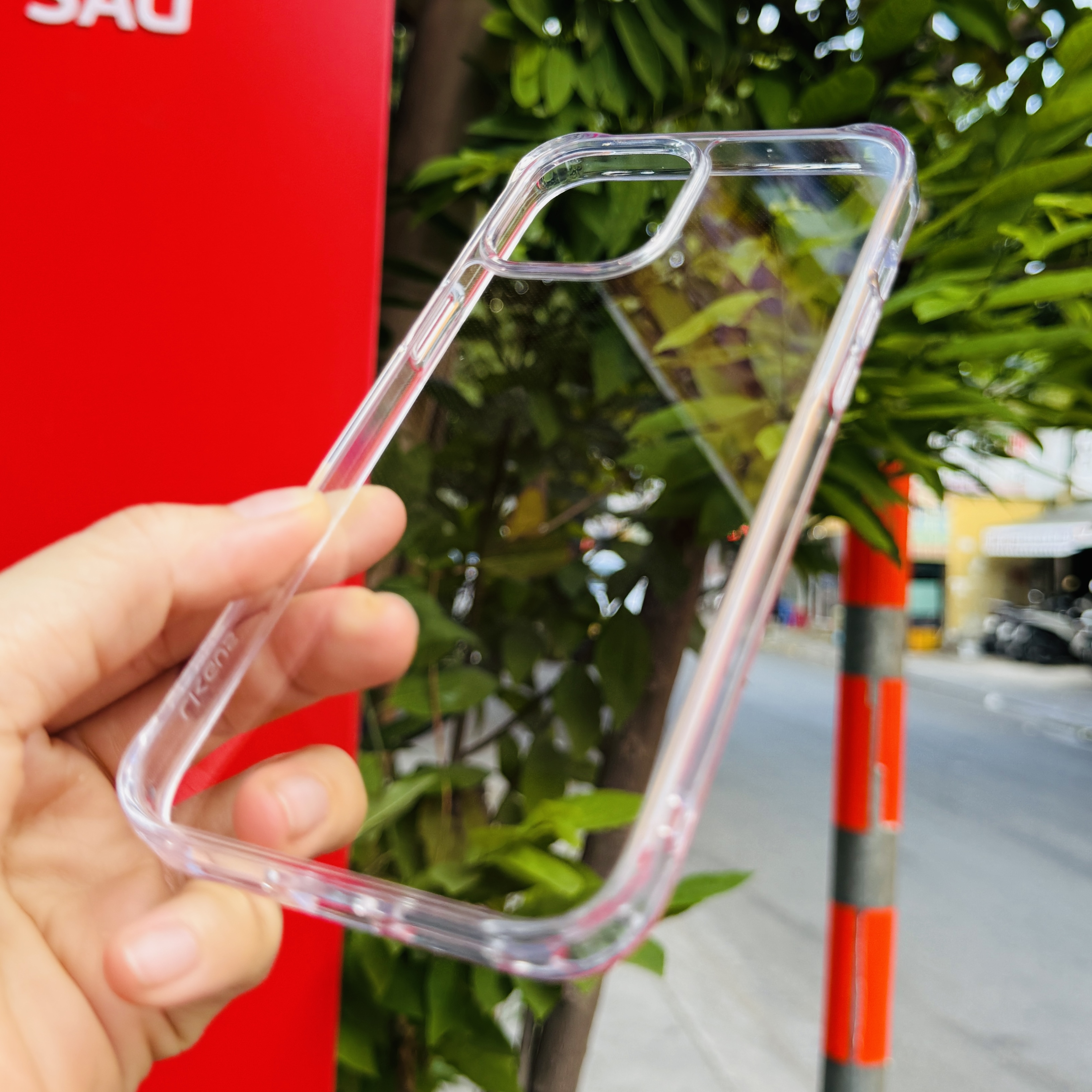 Ốp lưng iPhone 13 Pro Max Likgus trong suốt không ố vàng