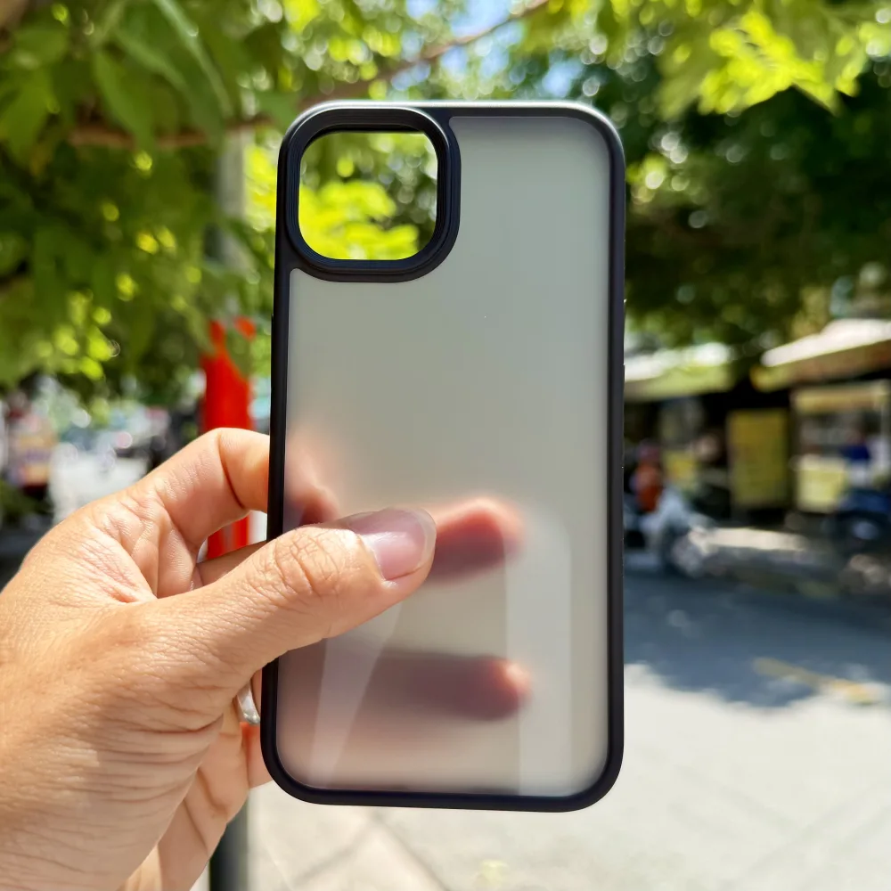Ốp lưng iPhone 13 Likgus nhám viền màu