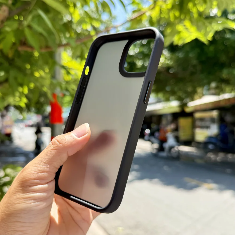 Ốp lưng iPhone 13 Likgus nhám viền màu