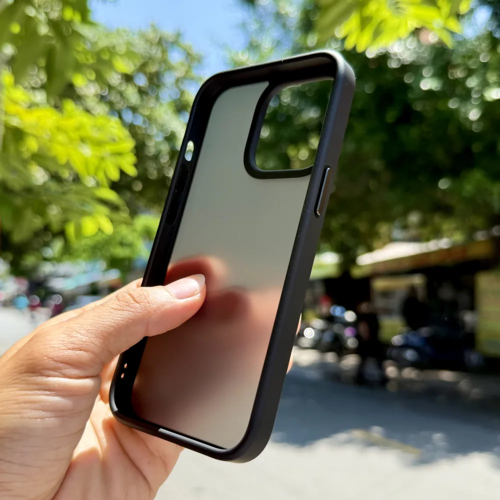 Ốp lưng iPhone 13 Pro Likgus lưng nhám viền màu