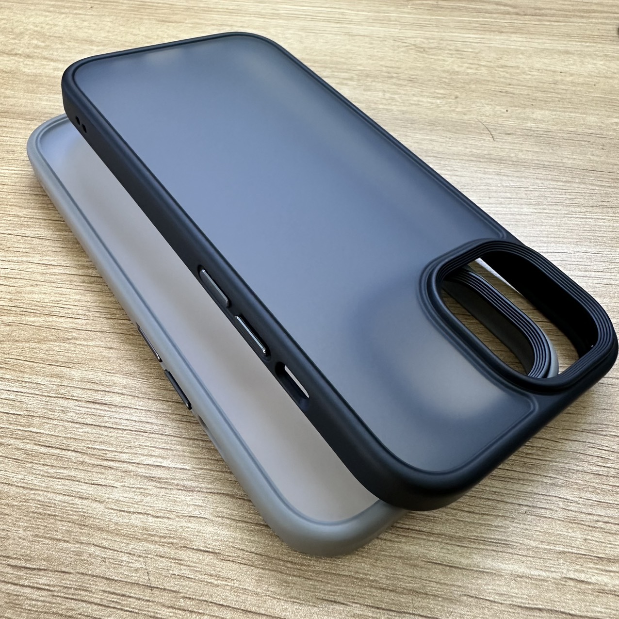 Ốp lưng iPhone 15 Likgus lưng nhám chống sốc tốt
