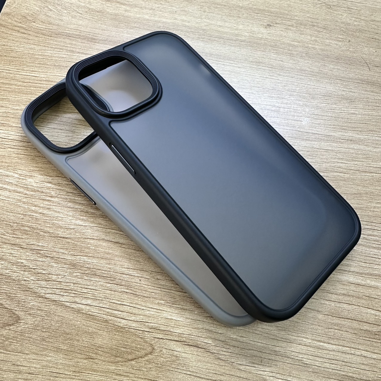 Ốp lưng iPhone 15 Likgus lưng nhám chống sốc tốt