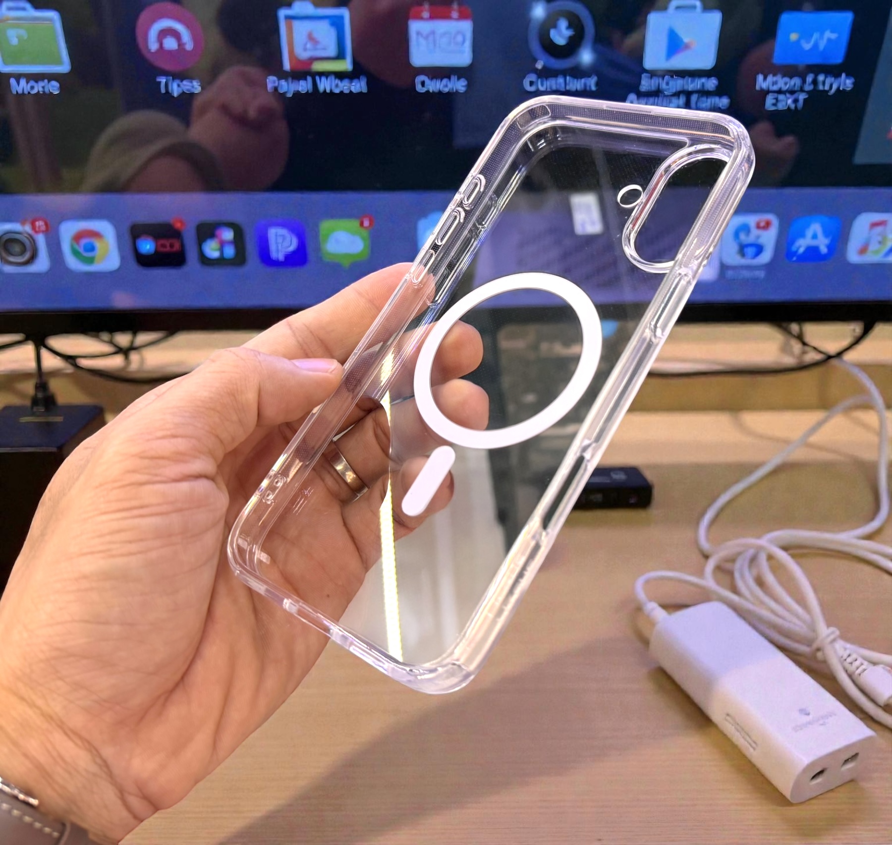 Ốp lưng iPhone 16 trong suốt Magsafe Likgus