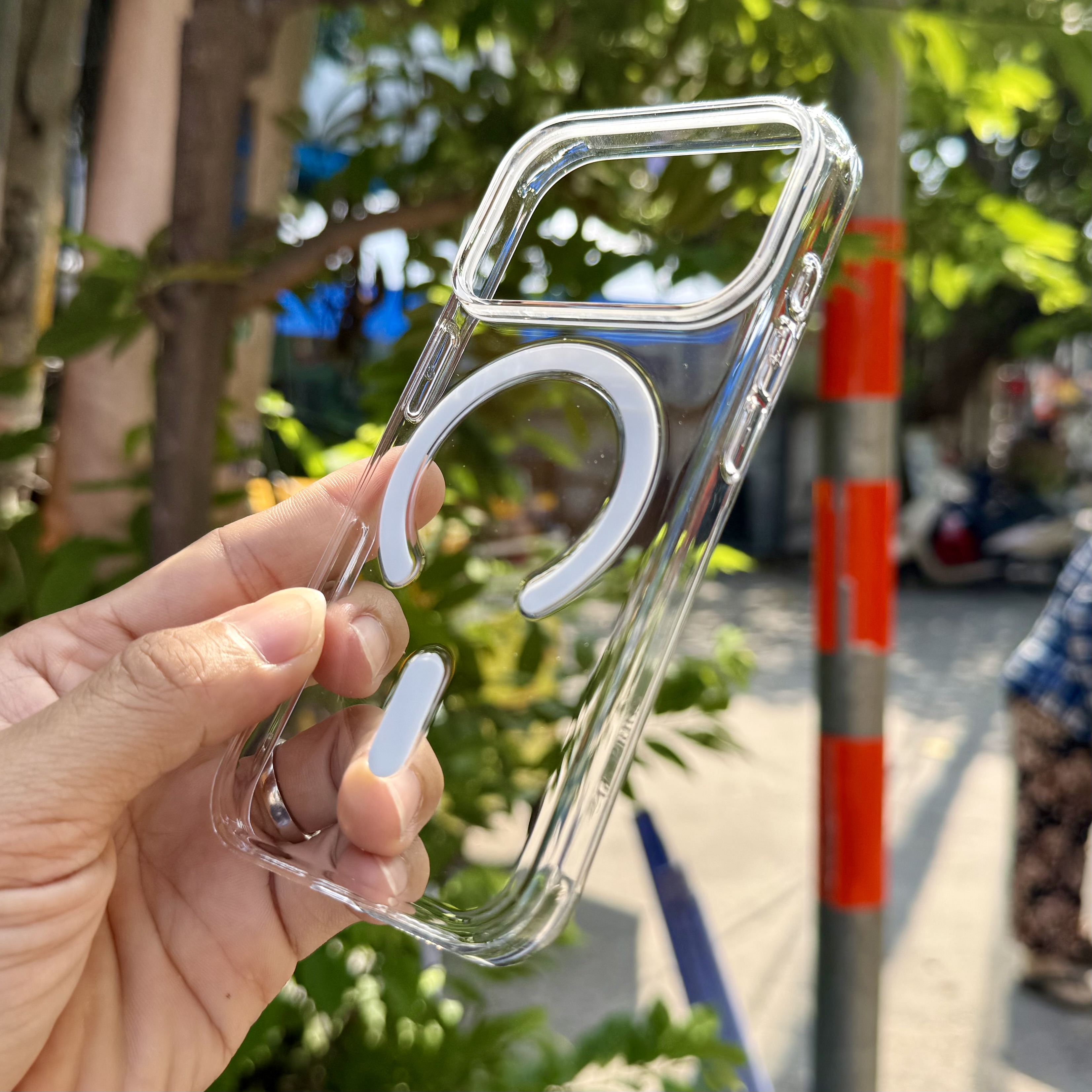 Ốp lưng iPhone 17 Pro trong suốt Magsafe Le Prius