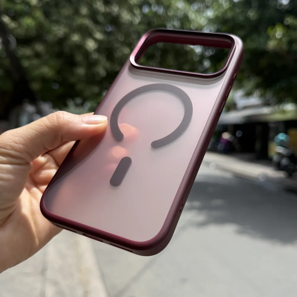 Ốp lưng iPhone 18 Pro Max Mutural Đỏ Mờ