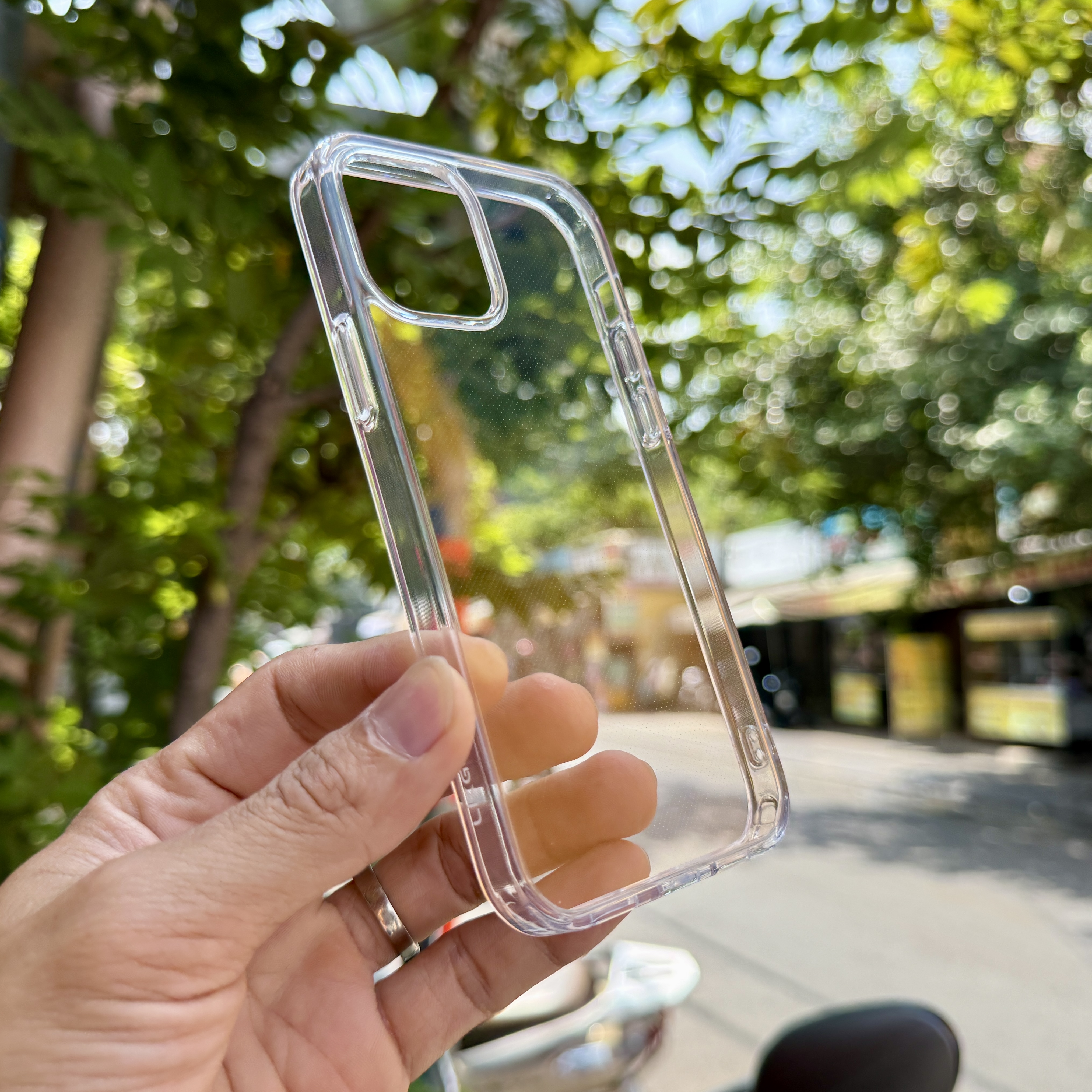 Ốp lưng iPhone 12 / 12 Pro Likgus trong viền PU