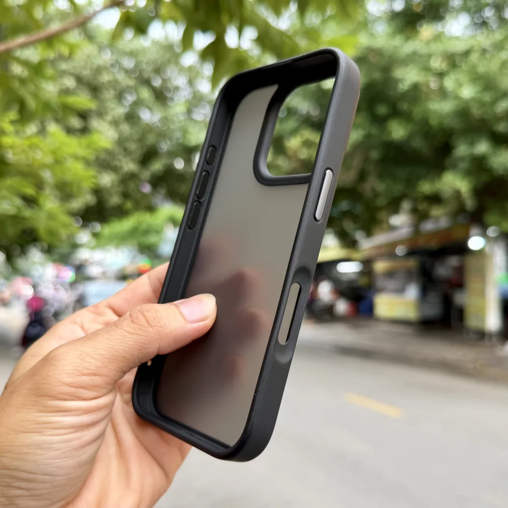 Ốp Lưng iPhone 16 Pro Likgus Nhám Mờ Chống Sốc Chính Hãng Giá Tốt